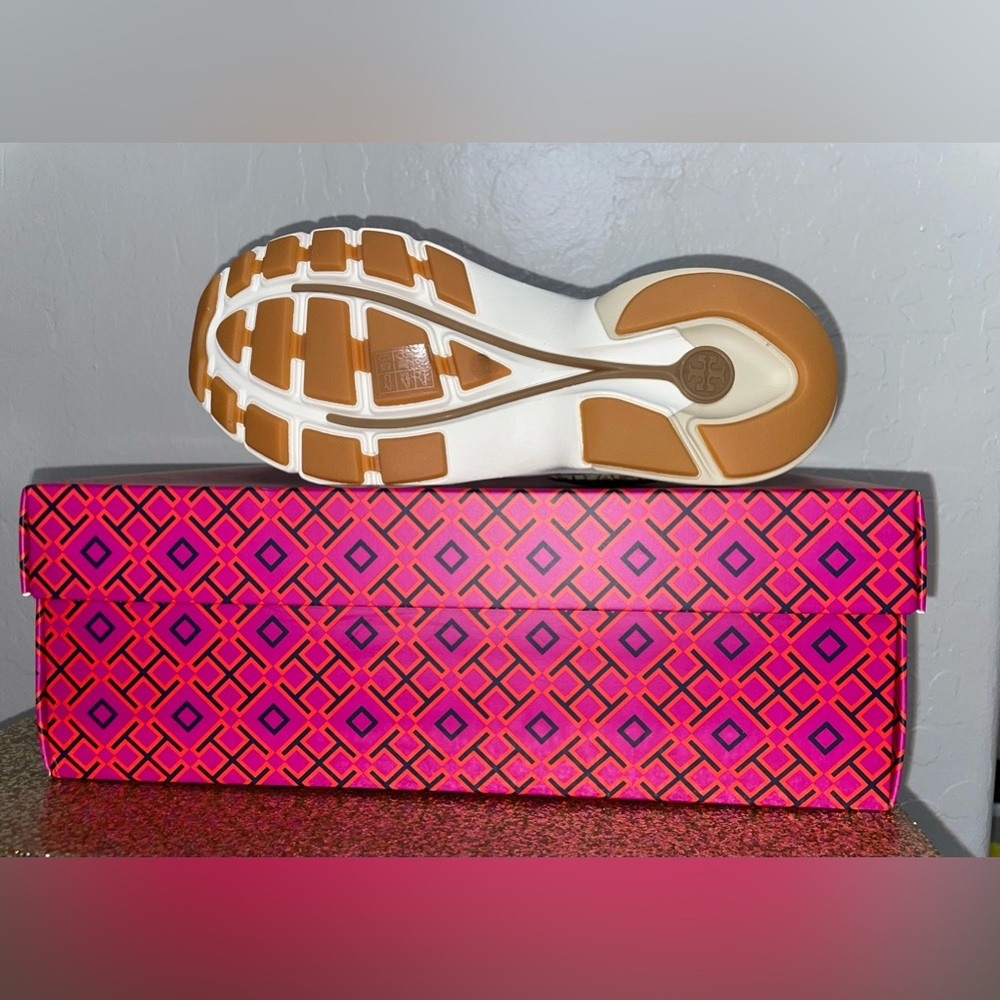 🎉HP🎉New! Tory Burch Good Luck Monogram Suede Sneakers- Hazel Size 8.5M👟 - Picture 8 of 9